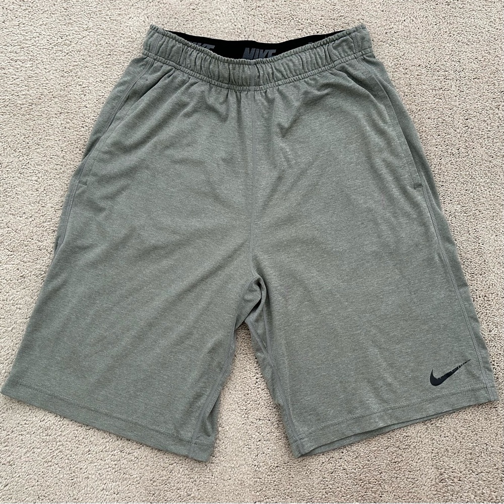 Nike Men's Grey Dri-Fit Shorts - Athletic Athleisure Basketball Workout Running